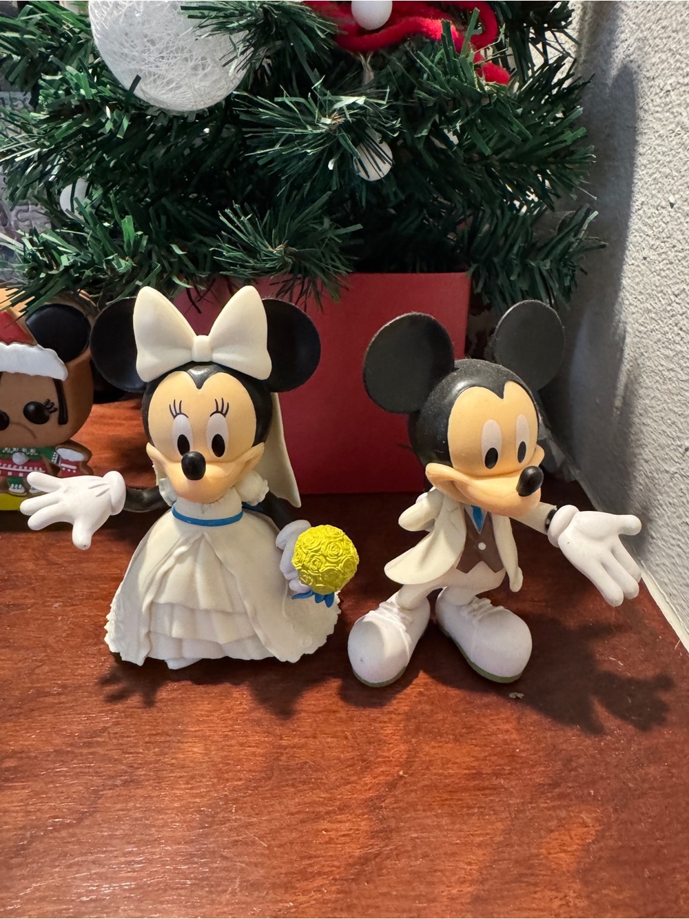 Disney Minnie & Mickey Wedding Figures in White, Black, Yellow